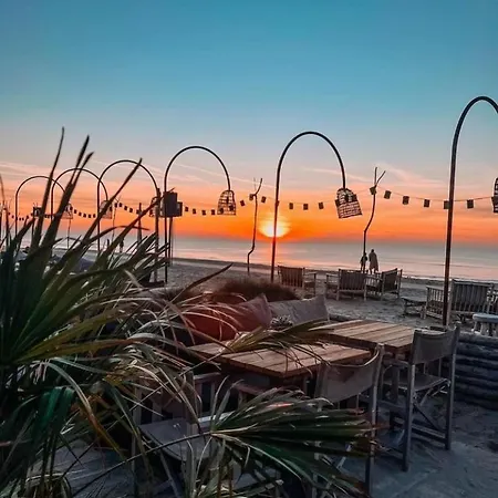 Noordster Beachhouse, Aan Zee